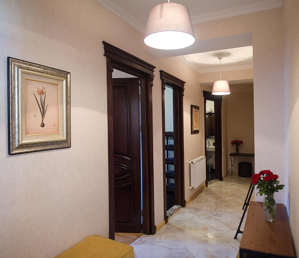 Tiflislux Apartment - Old City Philarmonic Exterior foto